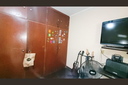 Casa à venda com 380m², 5 quartos e 4 vagas Casa à venda com 380m², 5 quartos e 4 vagasQuarto