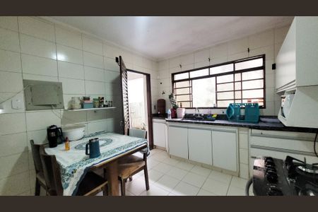 Casa à venda com 380m², 5 quartos e 4 vagas Casa à venda com 380m², 5 quartos e 4 vagasCozinha