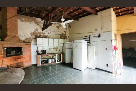 Casa à venda com 380m², 5 quartos e 4 vagas Casa à venda com 380m², 5 quartos e 4 vagasÁrea comum - Churrasqueira