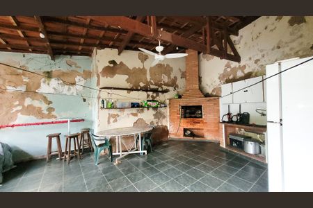 Casa à venda com 380m², 5 quartos e 4 vagas Casa à venda com 380m², 5 quartos e 4 vagasÁrea comum - Churrasqueira