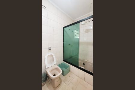 Casa à venda com 380m², 5 quartos e 4 vagas Casa à venda com 380m², 5 quartos e 4 vagasBanheiro da Suíte