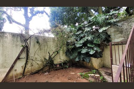 Casa à venda com 380m², 5 quartos e 4 vagas Casa à venda com 380m², 5 quartos e 4 vagasQuintal