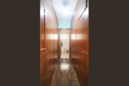 Casa à venda com 380m², 5 quartos e 4 vagas Casa à venda com 380m², 5 quartos e 4 vagasSuíte