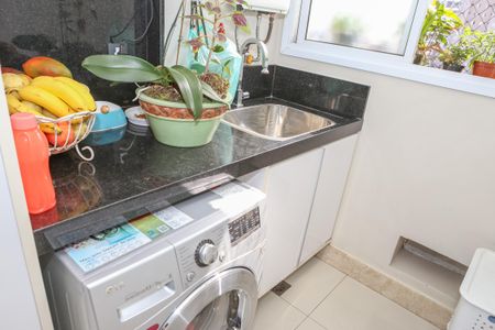 Apartamento à venda com 101m², 3 quartos e 2 vagas Apartamento à venda com 101m², 3 quartos e 2 vagasCozinha e Área de Serviço