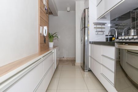 Apartamento à venda com 101m², 3 quartos e 2 vagas Apartamento à venda com 101m², 3 quartos e 2 vagasCozinha e Área de Serviço