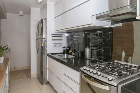Apartamento à venda com 101m², 3 quartos e 2 vagas Apartamento à venda com 101m², 3 quartos e 2 vagasCozinha e Área de Serviço
