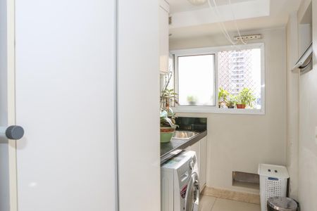 Apartamento à venda com 101m², 3 quartos e 2 vagas Apartamento à venda com 101m², 3 quartos e 2 vagasCozinha e Área de Serviço
