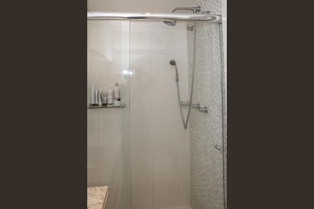 Apartamento à venda com 101m², 3 quartos e 2 vagas Apartamento à venda com 101m², 3 quartos e 2 vagasBanheiro da Suíte