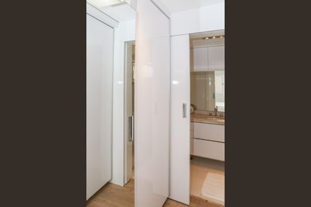 Apartamento à venda com 101m², 3 quartos e 2 vagas Apartamento à venda com 101m², 3 quartos e 2 vagasSuíte
