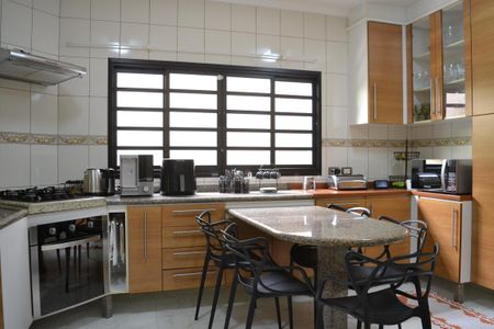 Casa à venda com 292m², 5 quartos e 4 vagasCozinha