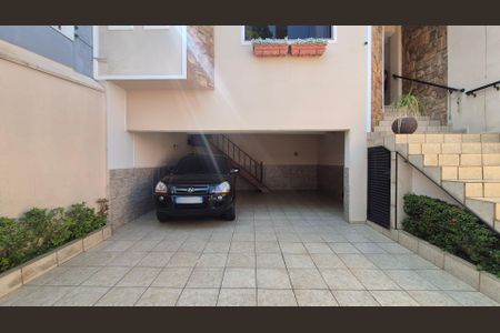 Casa à venda com 292m², 5 quartos e 4 vagas Casa à venda com 292m², 5 quartos e 4 vagasGaragem