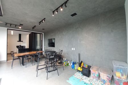 Casa de condomínio à venda com 229m², 3 quartos e 4 vagas Casa de condomínio à venda com 229m², 3 quartos e 4 vagasÁrea comum