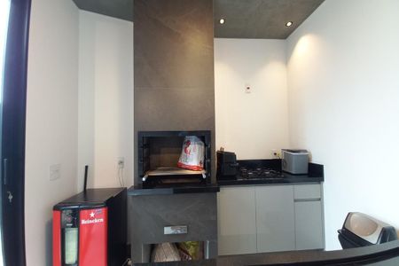 Casa de condomínio à venda com 229m², 3 quartos e 4 vagas Casa de condomínio à venda com 229m², 3 quartos e 4 vagasÁrea comum - Churrasqueira