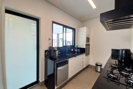 Casa de condomínio à venda com 229m², 3 quartos e 4 vagas Casa de condomínio à venda com 229m², 3 quartos e 4 vagasCozinha