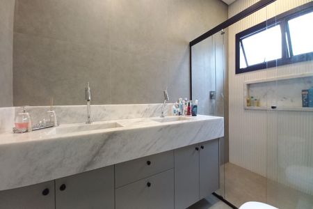 Casa de condomínio à venda com 229m², 3 quartos e 4 vagas Casa de condomínio à venda com 229m², 3 quartos e 4 vagasBanheiro da Suíte 3