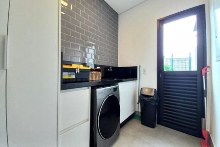 Casa de condomínio à venda com 229m², 3 quartos e 4 vagas Casa de condomínio à venda com 229m², 3 quartos e 4 vagasÁrea de Serviço