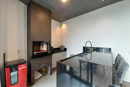 Casa de condomínio à venda com 229m², 3 quartos e 4 vagas Casa de condomínio à venda com 229m², 3 quartos e 4 vagasÁrea comum - Churrasqueira