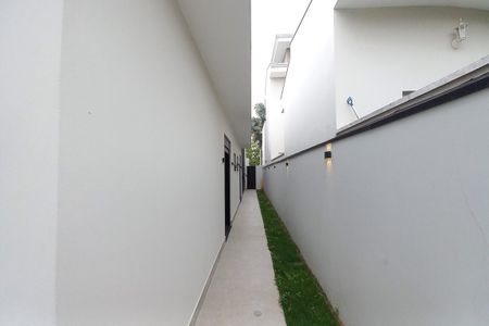 Casa de condomínio à venda com 229m², 3 quartos e 4 vagas Casa de condomínio à venda com 229m², 3 quartos e 4 vagasCorredor