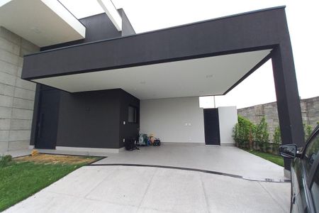 Casa de condomínio à venda com 229m², 3 quartos e 4 vagas Casa de condomínio à venda com 229m², 3 quartos e 4 vagasGaragem