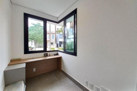Casa de condomínio à venda com 229m², 3 quartos e 4 vagas Casa de condomínio à venda com 229m², 3 quartos e 4 vagasEscritório
