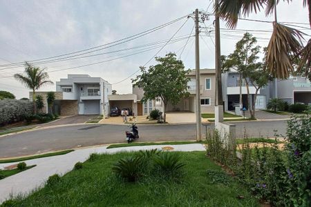 Casa de condomínio à venda com 229m², 3 quartos e 4 vagas Casa de condomínio à venda com 229m², 3 quartos e 4 vagasVista do Escritório