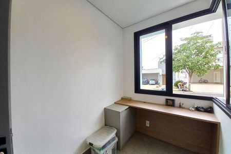 Casa de condomínio à venda com 229m², 3 quartos e 4 vagas Casa de condomínio à venda com 229m², 3 quartos e 4 vagasEscritório