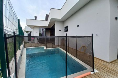 Casa de condomínio à venda com 229m², 3 quartos e 4 vagas Casa de condomínio à venda com 229m², 3 quartos e 4 vagasÁrea comum - Piscina