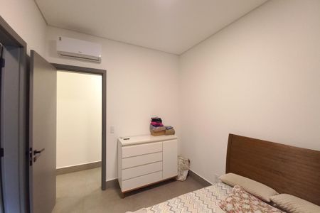 Casa de condomínio à venda com 229m², 3 quartos e 4 vagas Casa de condomínio à venda com 229m², 3 quartos e 4 vagasSuíte