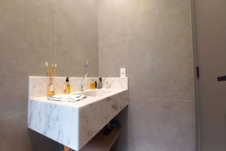 Casa de condomínio à venda com 229m², 3 quartos e 4 vagas Casa de condomínio à venda com 229m², 3 quartos e 4 vagasBanheiro da Suíte 1