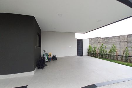 Casa de condomínio à venda com 229m², 3 quartos e 4 vagas Casa de condomínio à venda com 229m², 3 quartos e 4 vagasGaragem