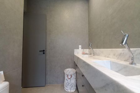 Casa de condomínio à venda com 229m², 3 quartos e 4 vagas Casa de condomínio à venda com 229m², 3 quartos e 4 vagasBanheiro da Suíte 3