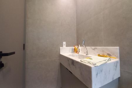 Casa de condomínio à venda com 229m², 3 quartos e 4 vagas Casa de condomínio à venda com 229m², 3 quartos e 4 vagasBanheiro da Suíte 2