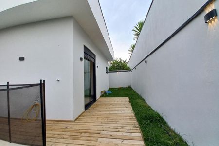 Casa de condomínio à venda com 229m², 3 quartos e 4 vagas Casa de condomínio à venda com 229m², 3 quartos e 4 vagasCorredor