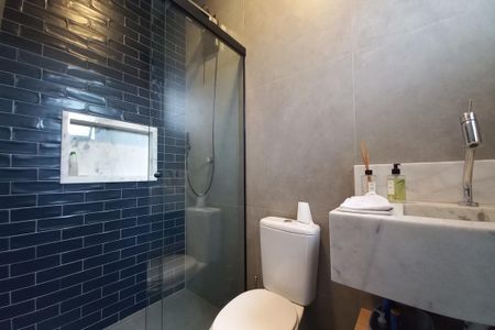 Casa de condomínio à venda com 229m², 3 quartos e 4 vagas Casa de condomínio à venda com 229m², 3 quartos e 4 vagasBanheiro de Serviço