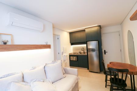 Sala/Cozinha de apartamento para alugar com 1 quarto, 32m² em Campo Belo, São Paulo