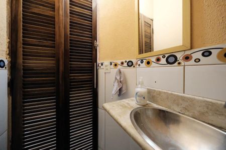 Casa à venda com 200m², 3 quartos e 2 vagasLavabo