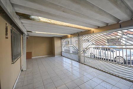 Casa à venda com 145m², 5 quartos e 3 vagas Casa à venda com 145m², 5 quartos e 3 vagasGaragem