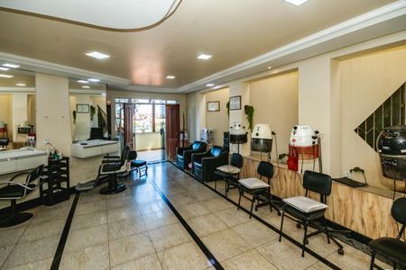 Casa à venda com 4 quartos, 323m² em Heliópolis, Belo Horizonte