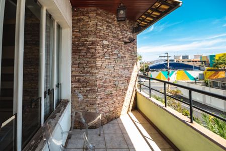 Casa à venda com 4 quartos, 323m² em Heliópolis, Belo Horizonte