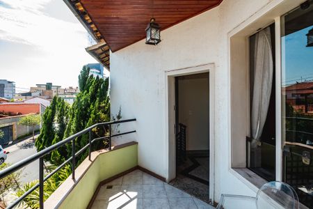 Casa à venda com 4 quartos, 323m² em Heliópolis, Belo Horizonte