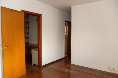 Casa de condomínio à venda com 174m², 3 quartos e 2 vagasQuarto 3 - Suíte