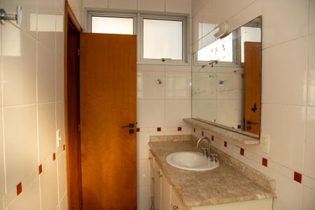 Casa de condomínio à venda com 174m², 3 quartos e 2 vagasBanheiro da Suíte