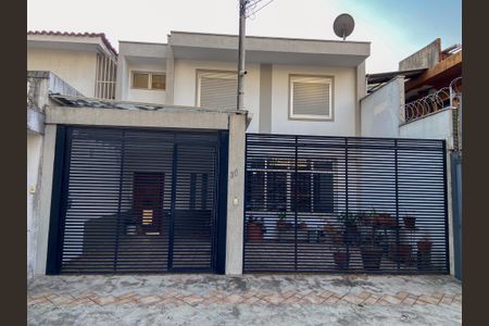 Casa de condomínio à venda com 174m², 3 quartos e 2 vagasFachada