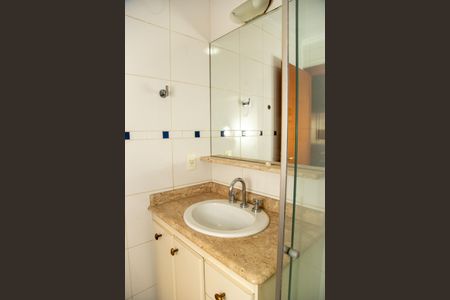 Casa de condomínio à venda com 174m², 3 quartos e 2 vagasBanheiro da Suíte 2