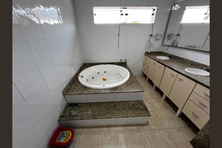 Casa à venda com 564m², 7 quartos e 4 vagasBanheiro da Suíte 4