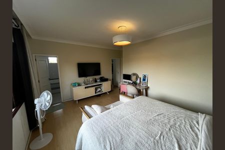 Casa à venda com 564m², 7 quartos e 4 vagasSuíte 4