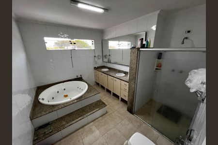 Casa à venda com 564m², 7 quartos e 4 vagasBanheiro da Suíte 4