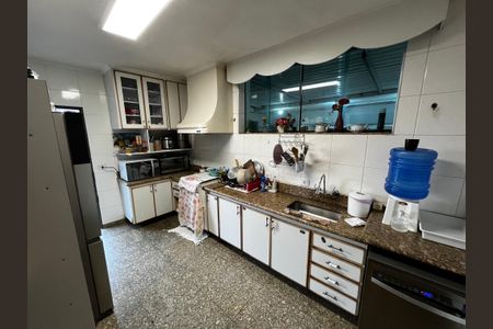 Casa à venda com 564m², 7 quartos e 4 vagasCozinha 1