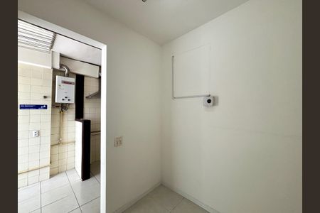 Apartamento à venda com 100m², 3 quartos e 2 vagas Apartamento à venda com 100m², 3 quartos e 2 vagasQuarto de Serviço