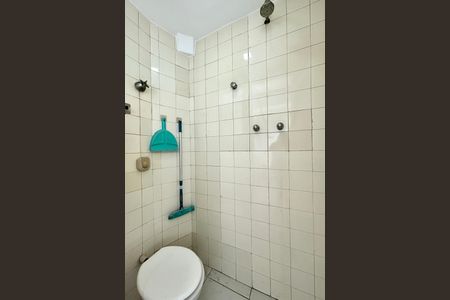 Apartamento à venda com 100m², 3 quartos e 2 vagas Apartamento à venda com 100m², 3 quartos e 2 vagasBanheiro de Serviço